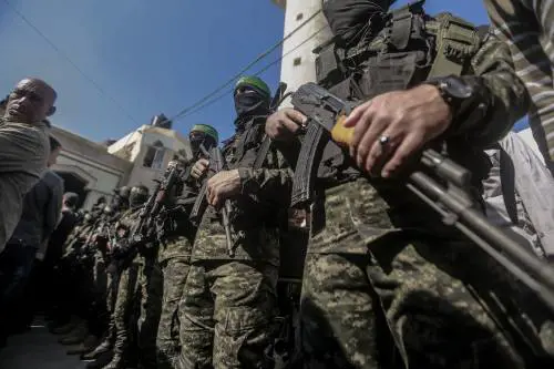 "Armi per colpire istituzioni israeliane". Trovato l'arsenale di Hamas in Europa