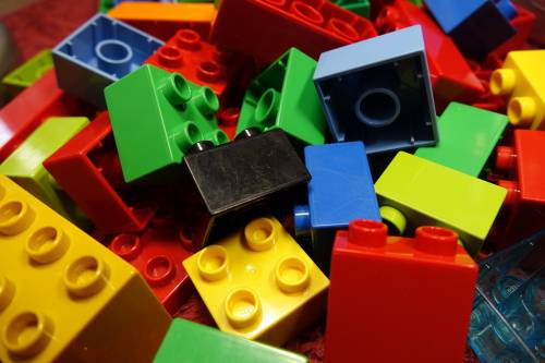 Lego "smonta" il green: addio mattoncini riciclati