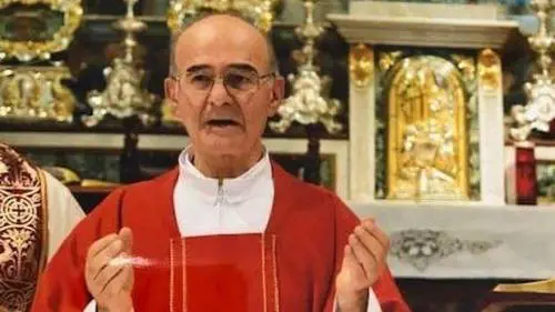 Il prete e l'omelia negazionista: rivolta dei fedeli