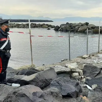 La spiaggia di Torre Del Greco dove è stato recuperato il cadavere del bimbo