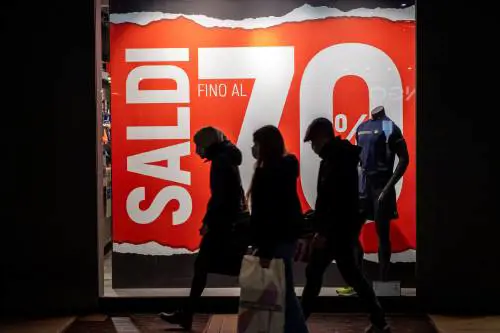 Da sabato si parte con i saldi, ma occhio alle truffe: come riconoscerle (ed evitarle)