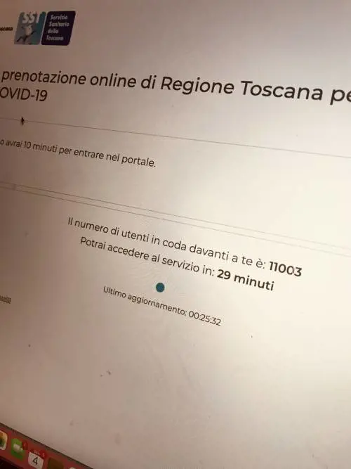 Tamponi impossibili e migliaia prigionieri in casa: caos in Toscana