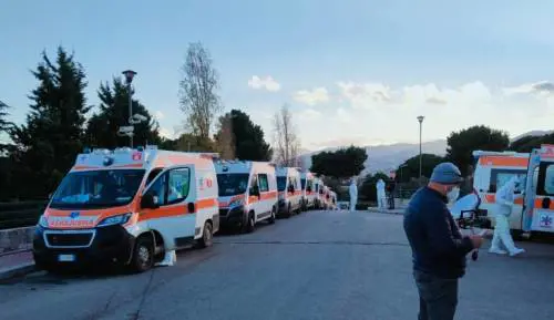 14 ambulanze in fila a Palermo. E scatta la protesta dei sanitari