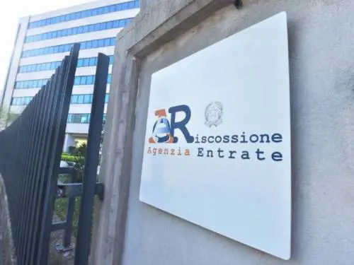 Alle Entrate cartelle vecchie di 22 anni "1.100 miliardi di crediti non riscossi"