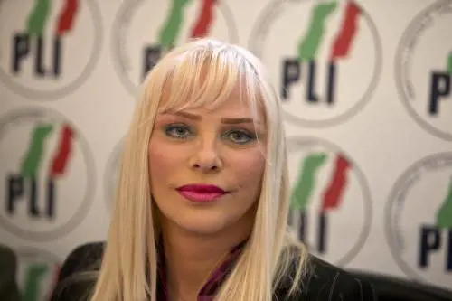 "Come è possibile?". Il dolore di Cicciolina per il fratello morto all'improvviso