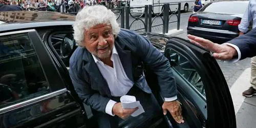 "Denaro e richieste ai politici". Tutte le accuse che inguaiano Grillo