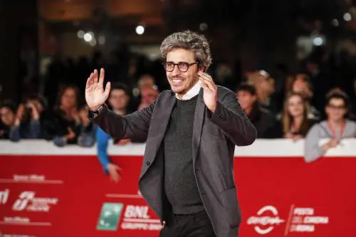 "Pifferaio incompetente...". Morgan attacca Pif