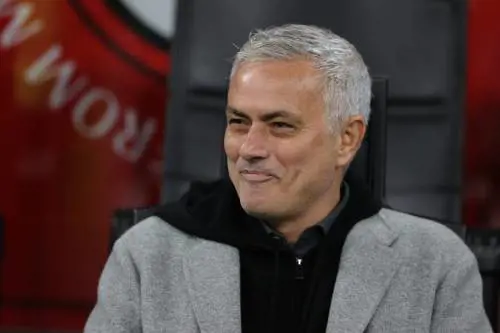 Mou, se telefonando... scatta la squalifica