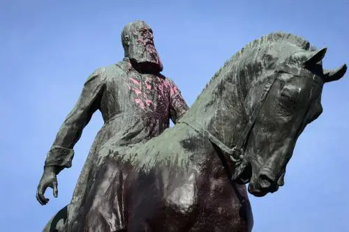 Cancel culture principesca: "Leopoldo II? Va abbattuto"