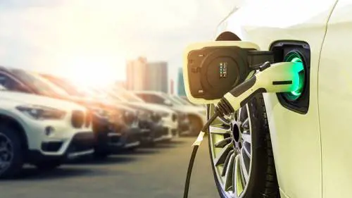 Auto elettriche e ibride: prevale l’incertezza