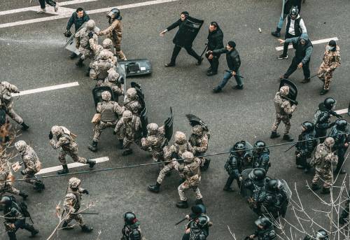 "In azione gruppi stranieri": lo spettro della rivoluzione colorata