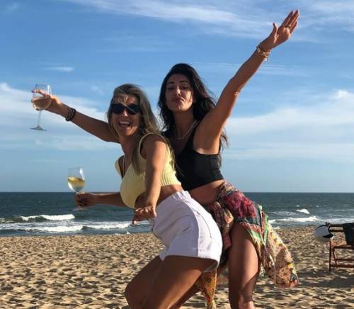 "La bimba dov'è?", "Il tuo cervello?". Rissa social per Belen Rodriguez
