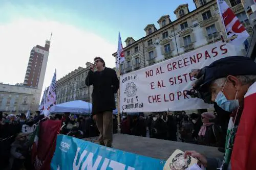 I No Pass fanno flop in piazza: pochi ovunque. A Torino Mattei lancia il "Cln" contro l'obbligo