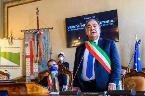 "Cannibale...": attacco choc. Ecco chi asfalta il Pd