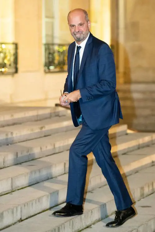 Il ministro e quelle regole inviate da Ibiza. Ira in Francia