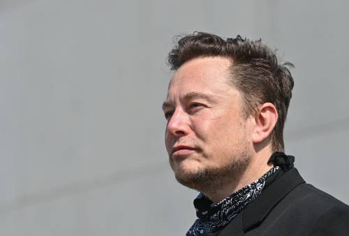"Non c'è libertà". E ora Musk vuole farsi il "suo" Twitter