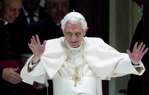 Il turbamento di Ratzinger: ecco come si difende