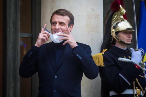 Macron sfida la destra: ecco come si giocherà la riconferma