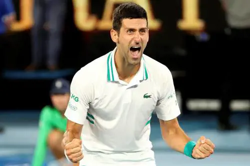 "Può venire in Italia", "Messaggio sbagliato". Scintille nel governo sul caso Djokovic