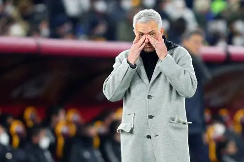 "Quando siamo nella m...". Mou sempre più solo