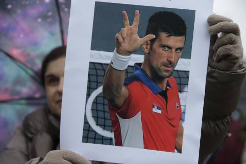 Il governo australiano non aspetta il giudice: "Djokovic non può entrare, decidiamo noi"