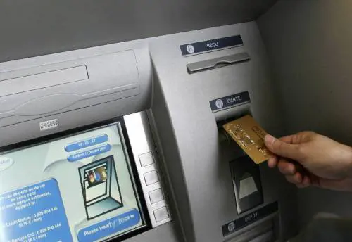 Bancomat, nessun aumento per i prelievi: arriva il "no" dell'Antitrust 