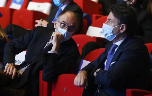 Letta e Conte sui pulpiti stranieri: così screditano l'Italia