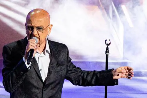Enrico Ruggeri live nell'ex Stalingrado. "Anche oggi la musica può salvare il mondo"