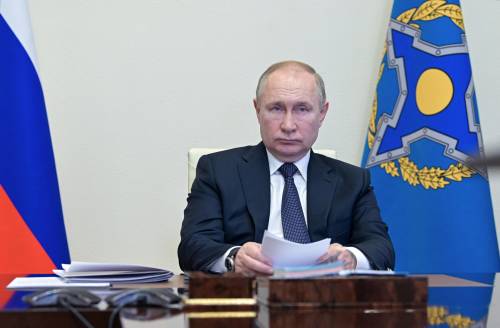 Putin imbarazza Roma e strizza l'occhio sul gas. L'Ue: "Vertice sbagliato"