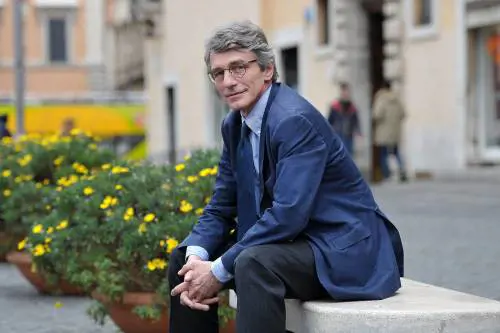 "Nessuna correlazione?". È bufera sulle parole di Paolo Becchi per David Sassoli