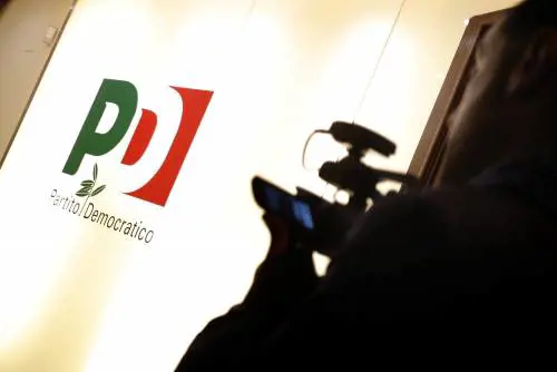 "Si dimetta", "Non serve". Il Pd tira dritto sul sindaco di Cecina