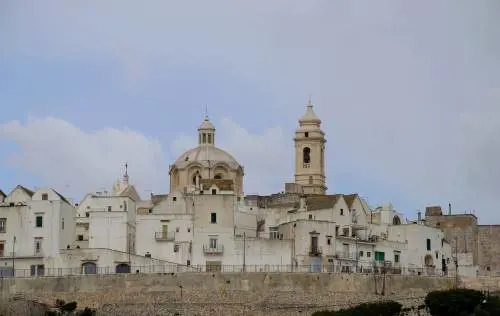 Locorotondo, il borgo pugliese dalle case bianche