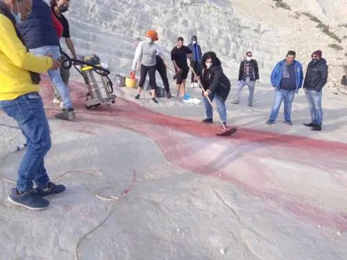 Presi i "vandali" della Scala dei Turchi. E c'è l'attentatore convertito all'Islam