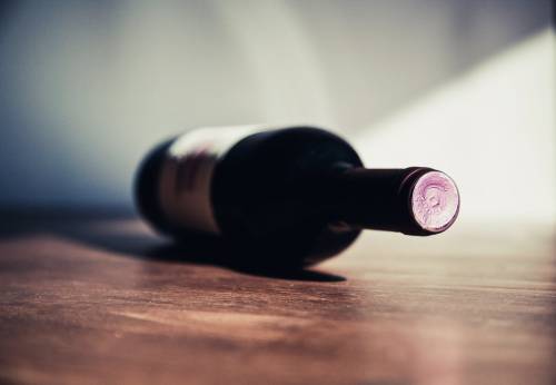 L'Europa salva il vino: "Via dalle etichette i riferimenti al cancro"