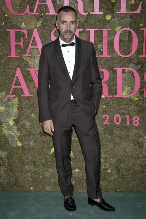 Dalle tinte "polverose" agli hippy 2.0. Ecco l'uomo 2022 e la sua nuova eleganza