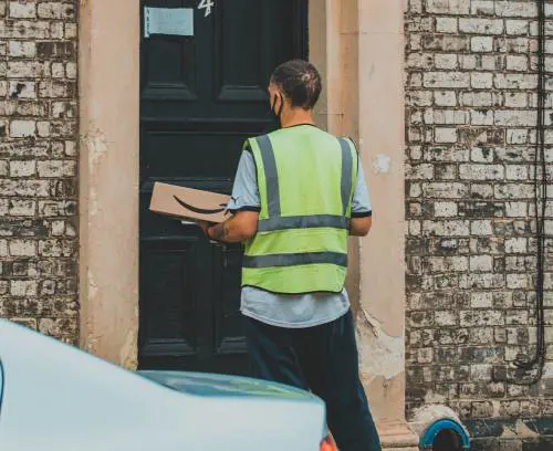 Una recensione falsa su Amazon? Occhio: scatta la denuncia penale