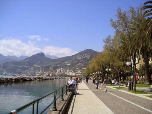 Salerno, rissa tra extracomunitari: feriti 4 vigili