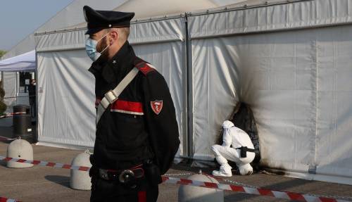 Molotov contro l'hub, condannati due No Vax. Ma arrivano minacce al presidente dell'Aifa