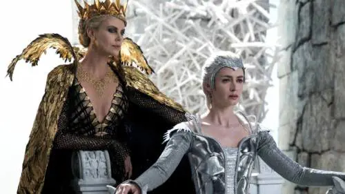 Il cacciatore e la regina di ghiaccio tra scandali e mail hackerate