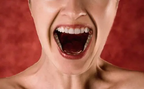 Afte, cosa sono e come curarle con i rimedi naturali