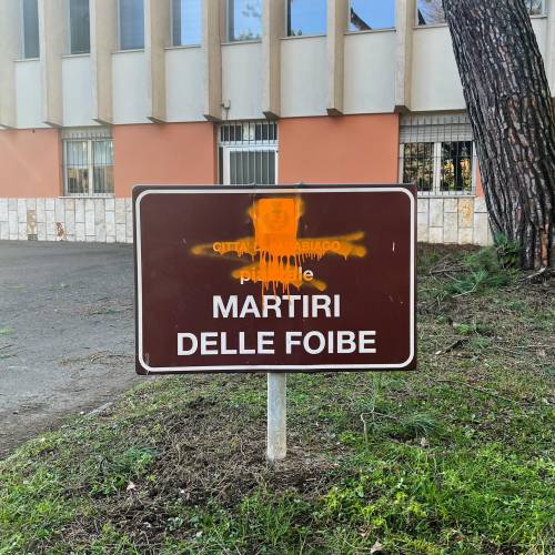 Vandalizzata la targa dei martiri delle foibe
