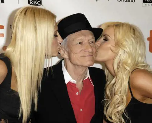 "Orge, violenze e droga nella sua villa". Il lato oscuro di Mr Playboy, Hugh Hefner