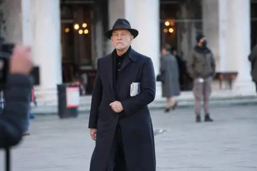 "Il green pass è scaduto". E l'hotel di Venezia respinge John Malkovich