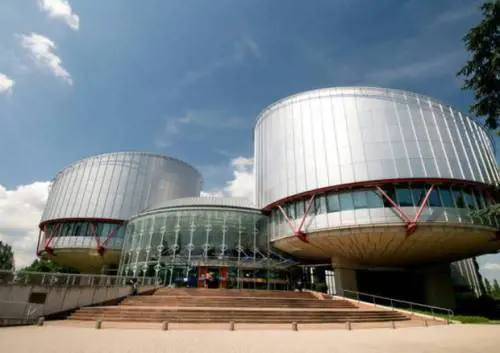 La Corte europea condanna l'Italia per aver separato una madre dalla figlia