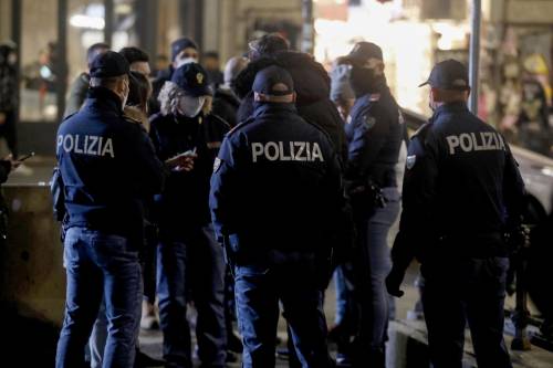 "Derisi dai colleghi no vax": la protesta delle forze di polizia