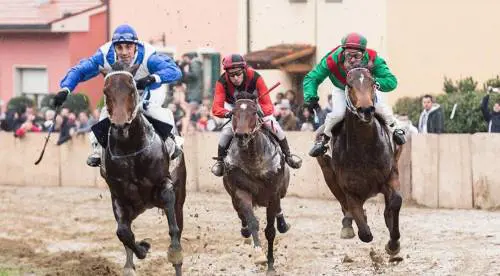 Il Palio che si corre d'inverno (e in salita)