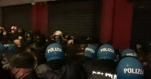 Roma, sgombero di CasaPound: sei agenti finiscono in ospedale
