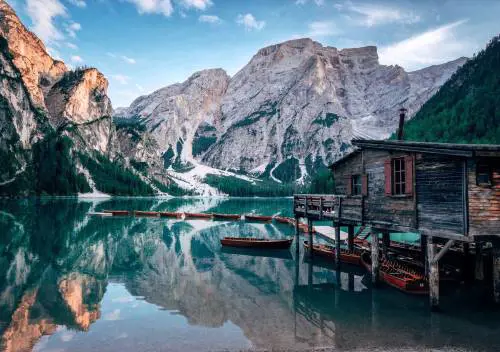 Lago di Braies, il paradiso alpino tra miti e leggende