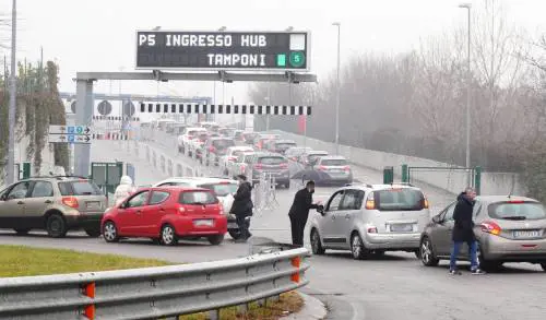 I nuovi orari dei tamponi. Cosa cambia a Milano
