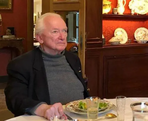 "Vuole l'eredità", "Minaccia". Faida sulle nozze del re dei profumi